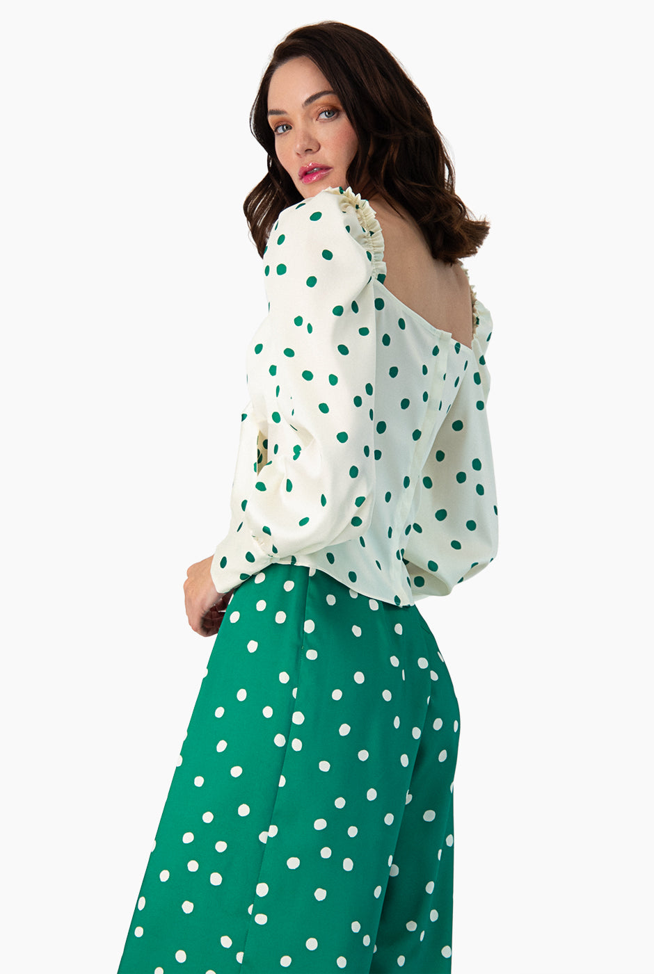Blusa corta y amarre en pecho