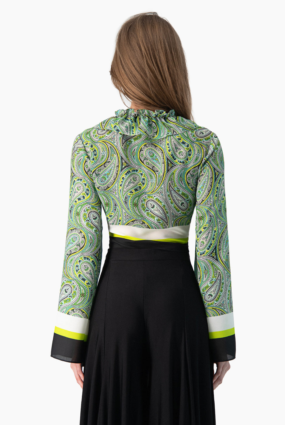 Blusa corta de manga larga acampanada