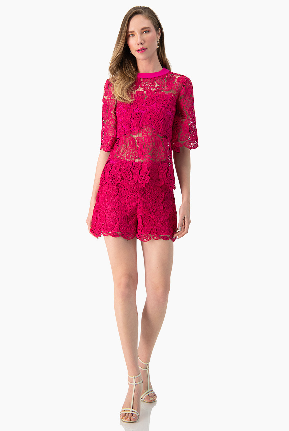 Blusa recta con transparencias y cuello redondo