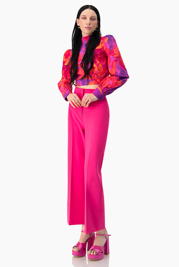 Blusa corta de manga larga con puños y cuello alto