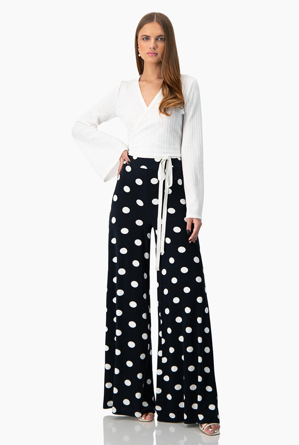 Blusa tejida con manga larga acampanada y escote en V