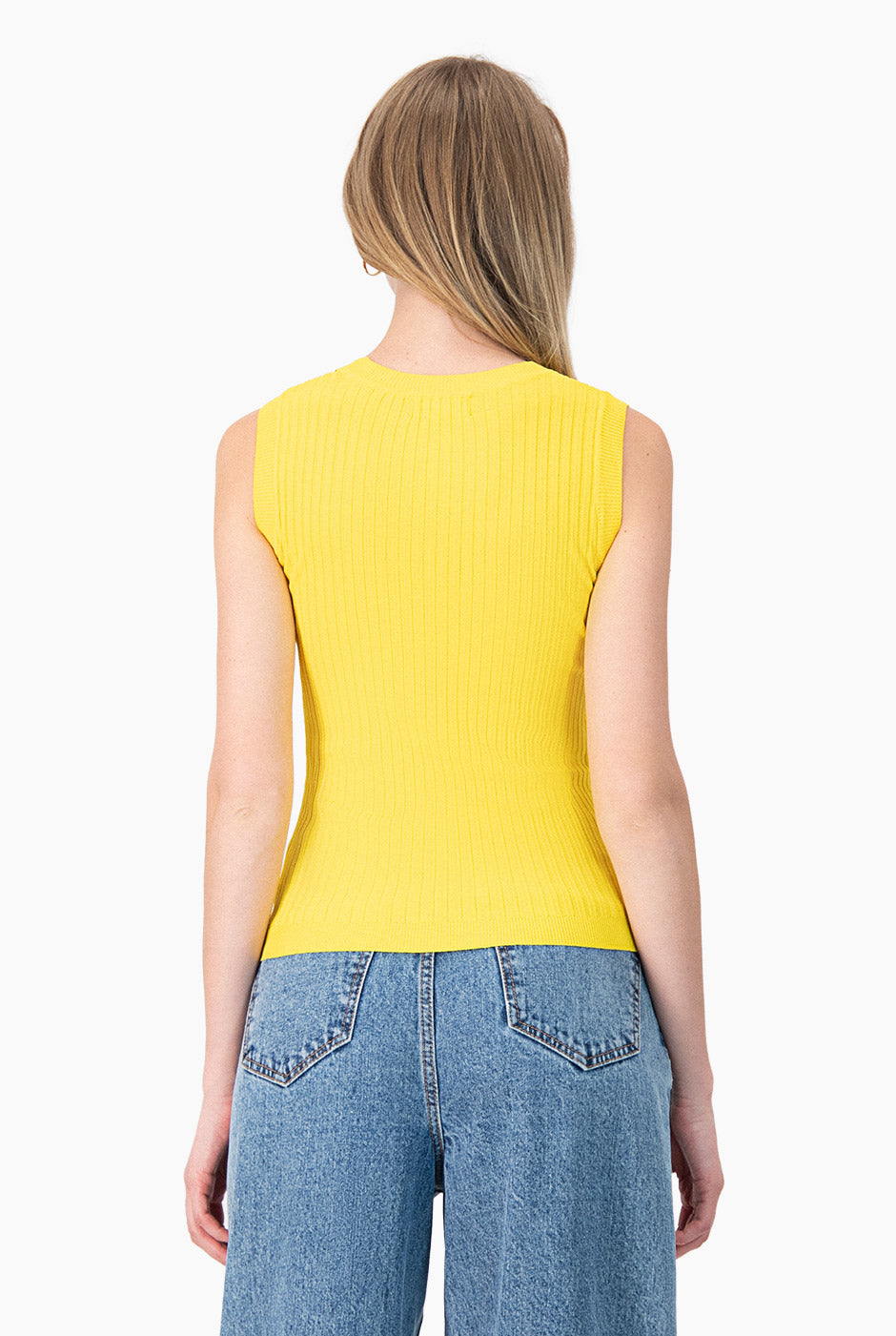 Blusa sin mangas color amarillo