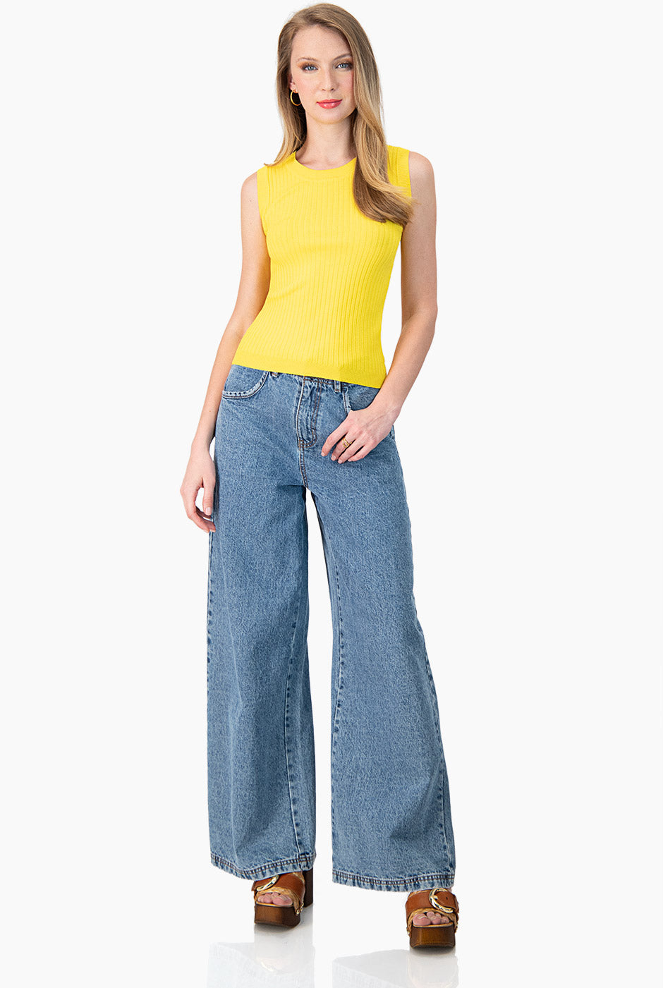 Blusa sin mangas color amarillo