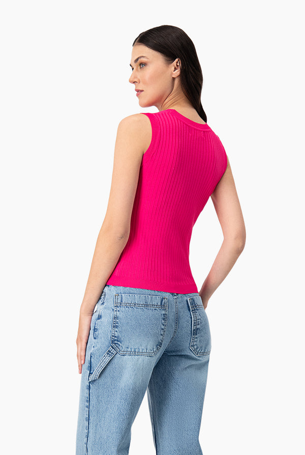 Blusa sin mangas color fucsia