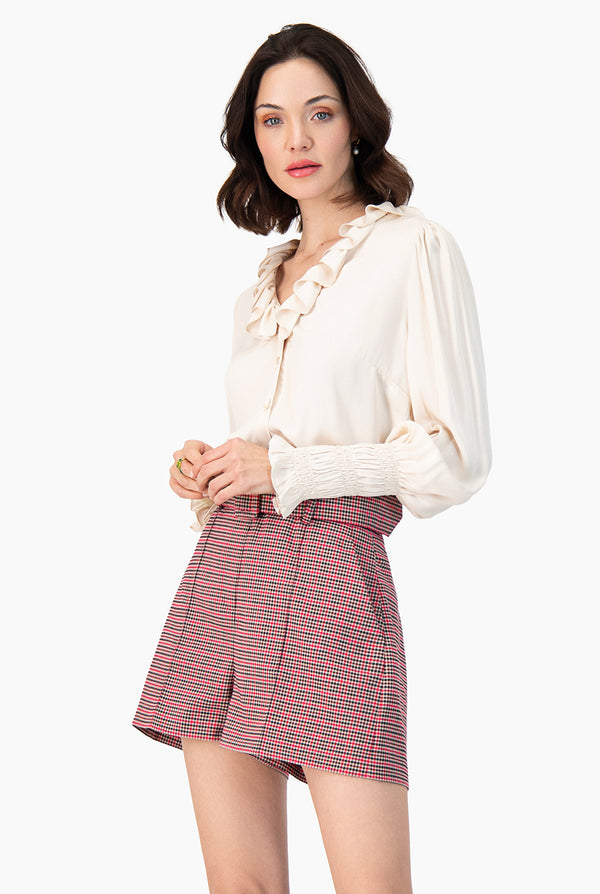 Blusa con escote en V y escarolas