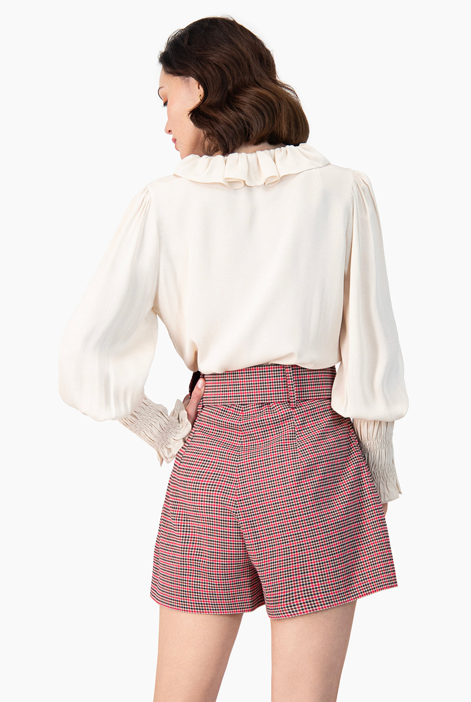Blusa con escote en V y escarolas