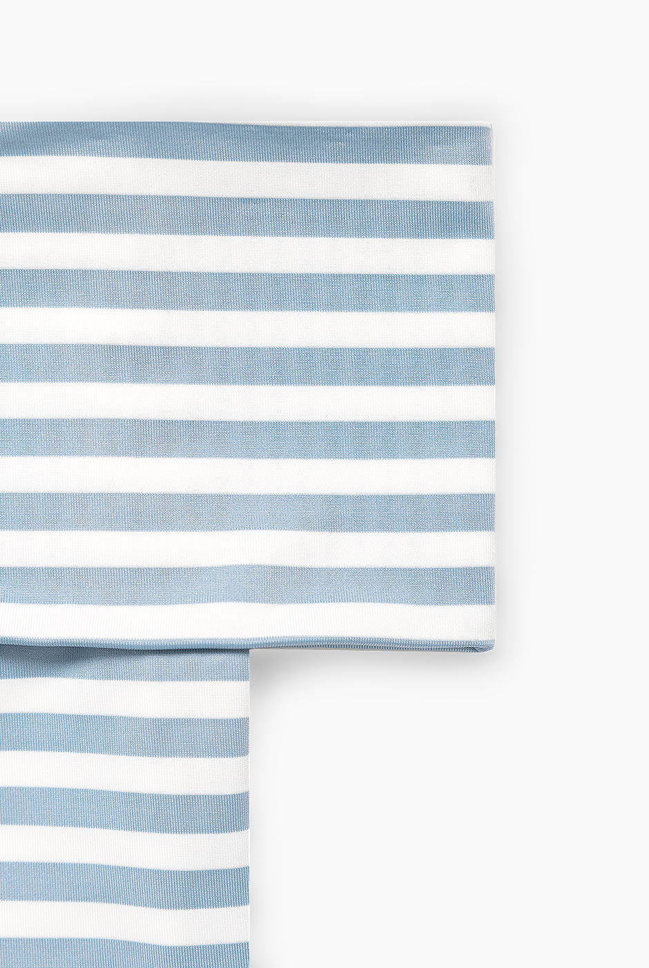 Blusa de hombros descubiertos blanca con estampado de rayas, manga corta, de la marca Ivonne