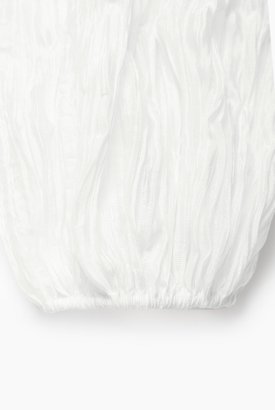 Blusa blanca de moño en cuello de Ivonne, manga larga y estilo recto