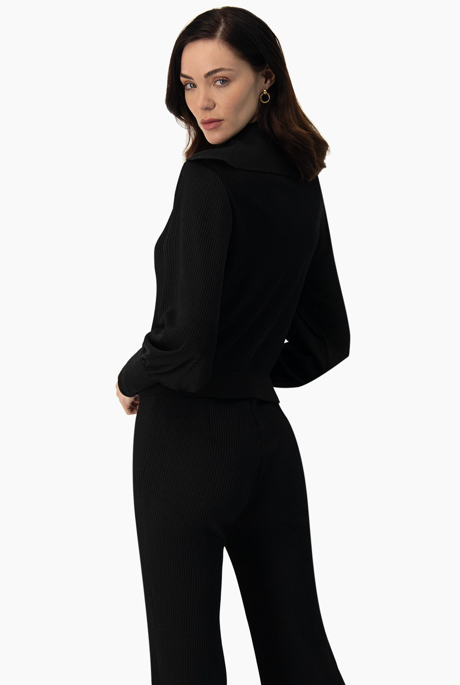 Blusa recta negra con cuello y puños de Ivonne