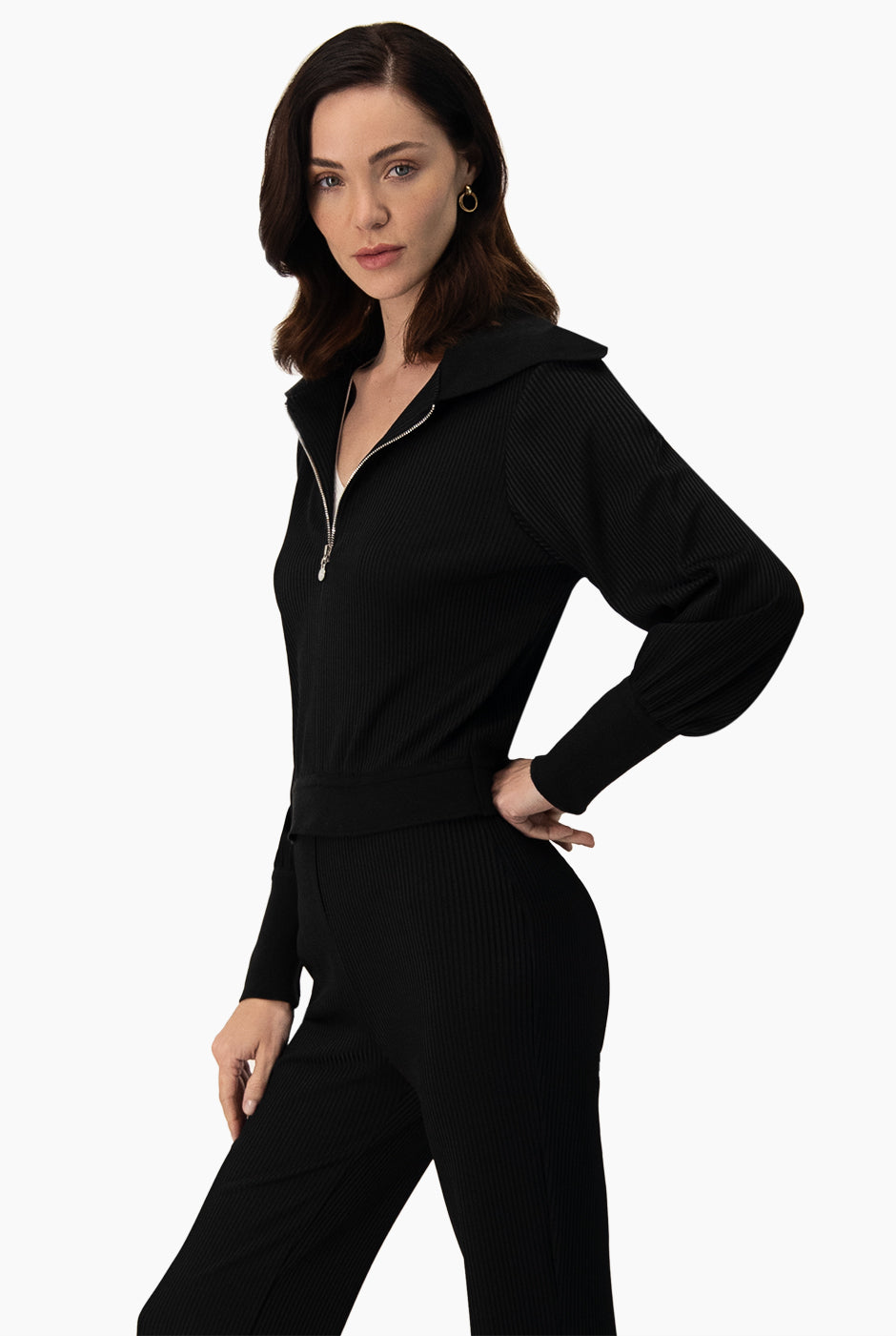 Blusa recta negra con cuello y puños de Ivonne