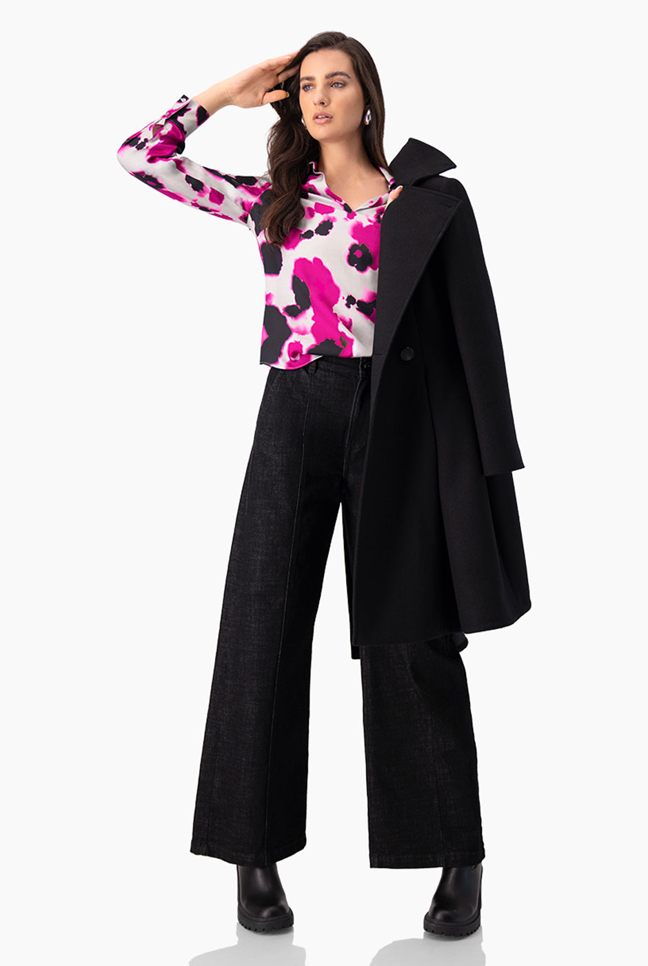 Blusa estampada multicolor con escote en V y mangas largas