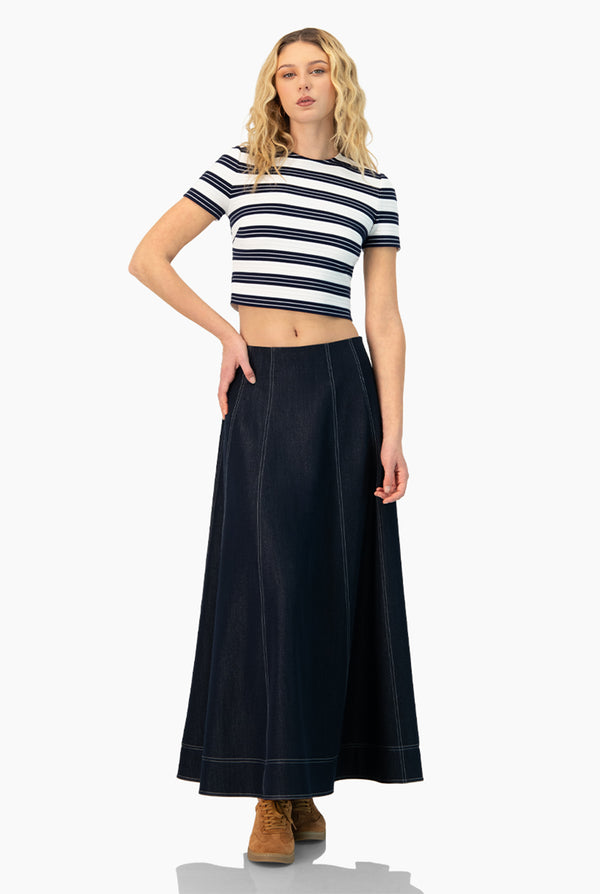 Blusa corta y cuello redondo