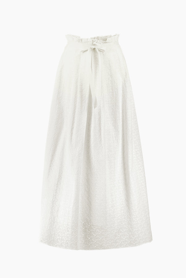 Maxi falda en tono blanco con cinta