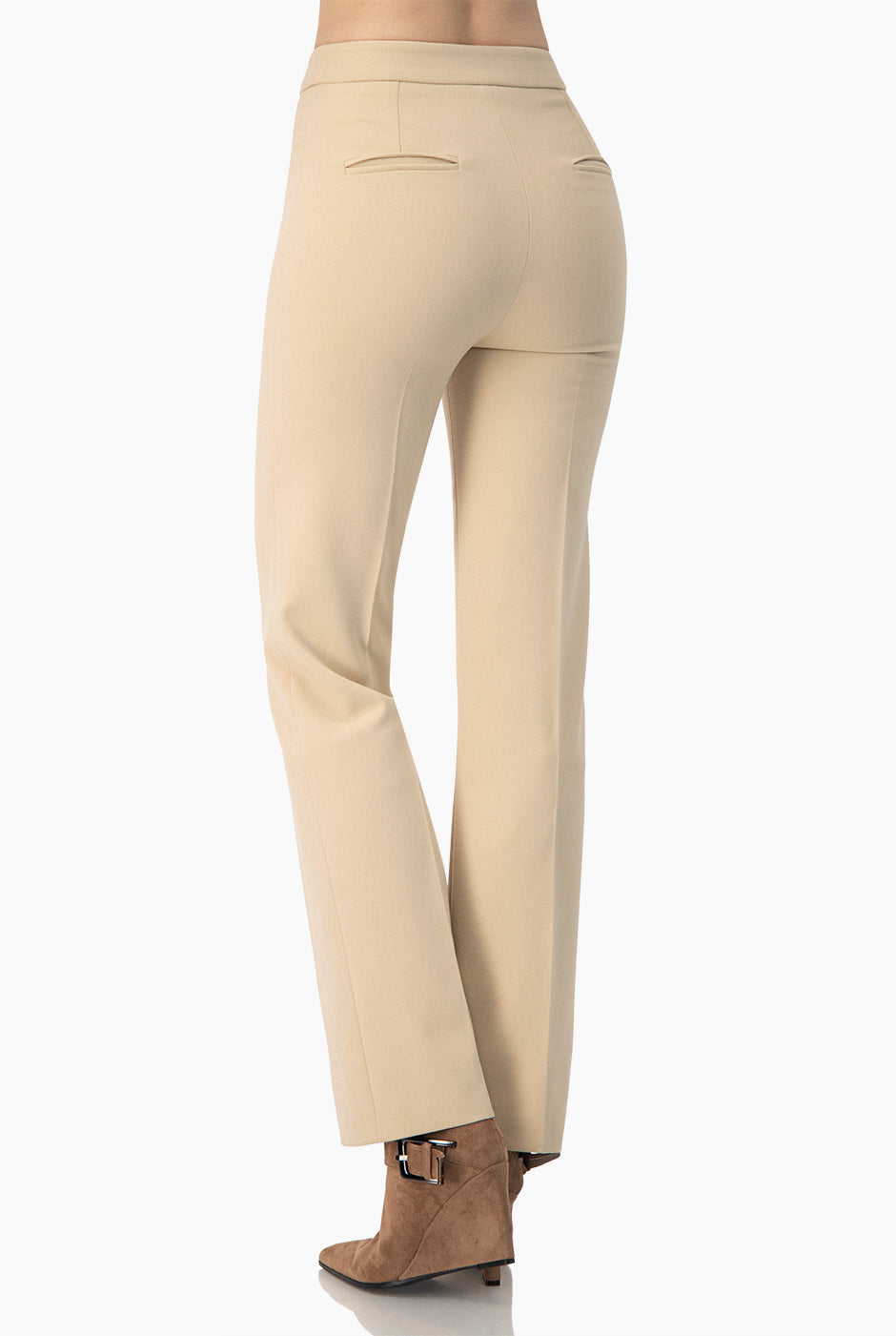 Pantalon recto sastreado en color beige