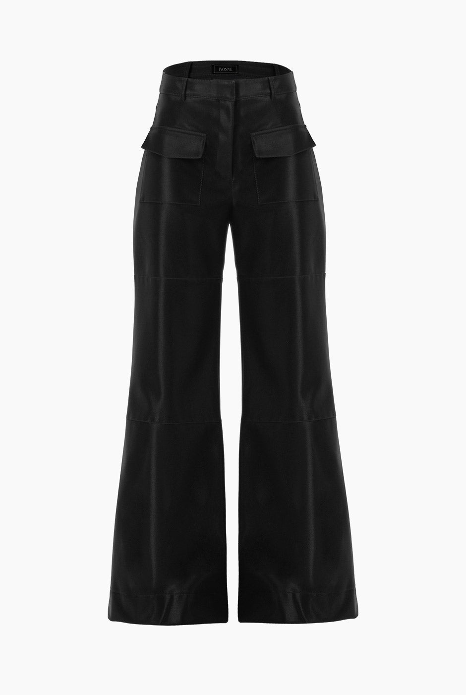 Pantalón negro semi campana con bolsillos frontales