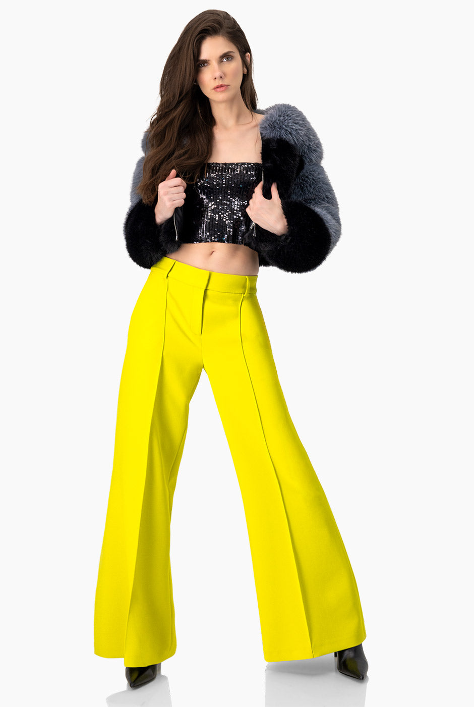 Pantalón verde de pierna ancha con bolsillos laterales