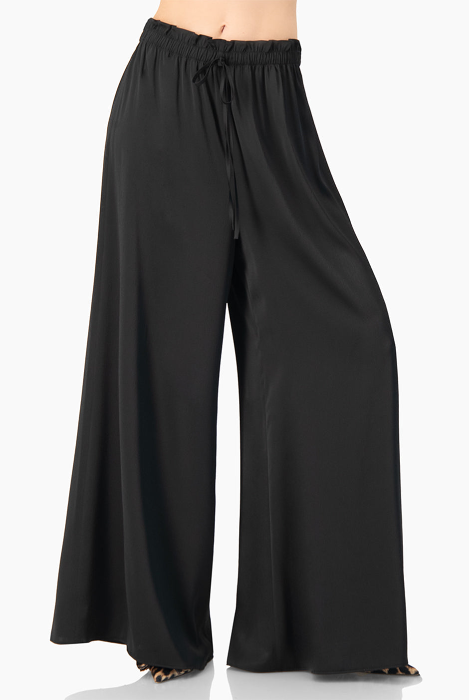 Pantalón negro culotte con cintura elástica y cordón