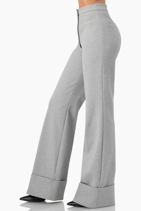 Pantalon campana y dobladillo ancho