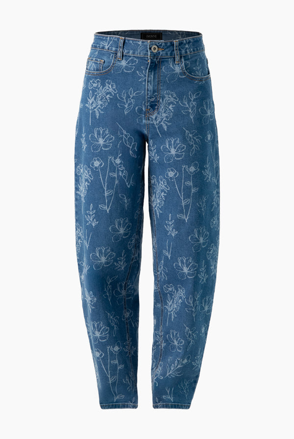 Jeans amplio con detalle floral