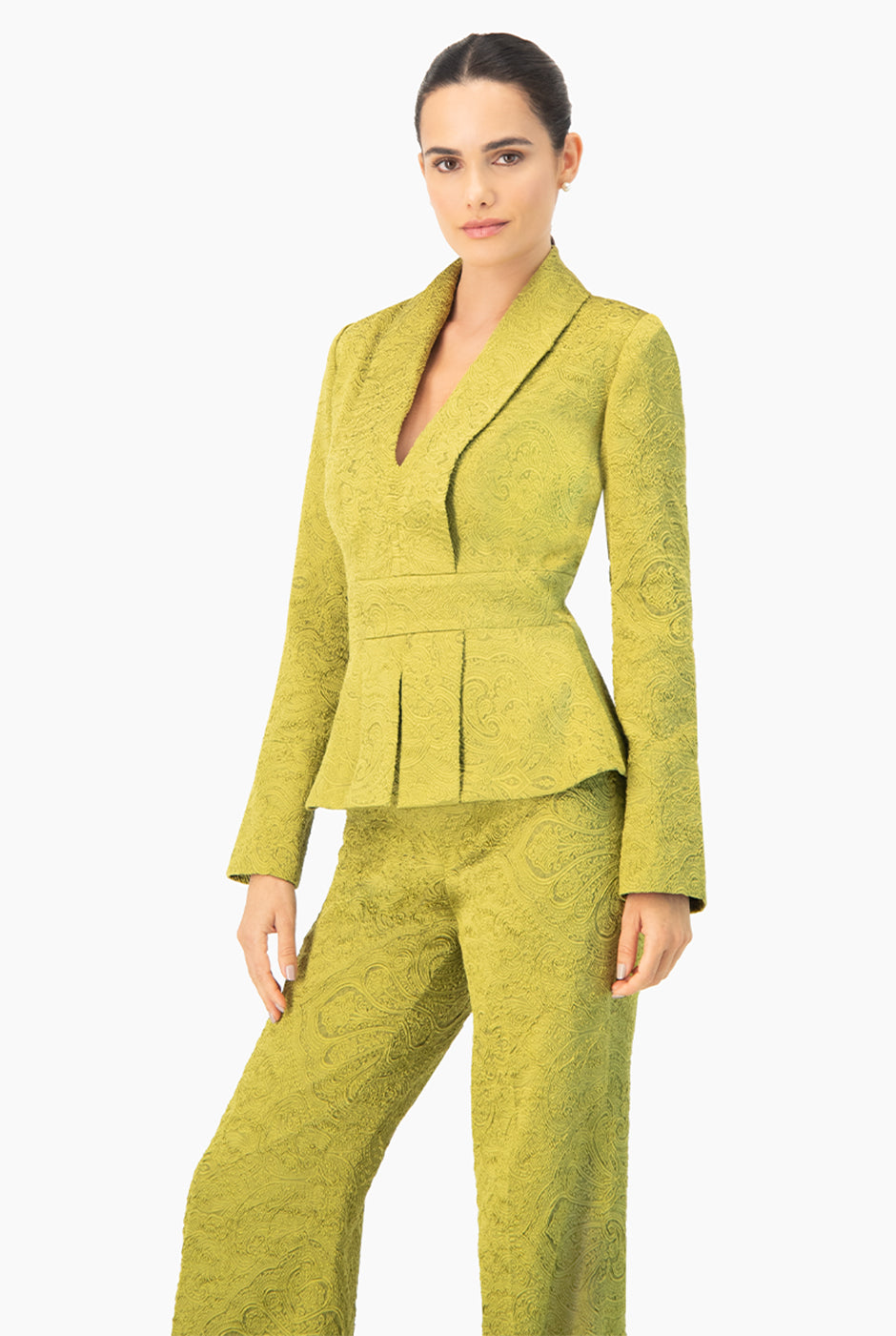 Saco verde sin solapa con escote en V y textura peplum