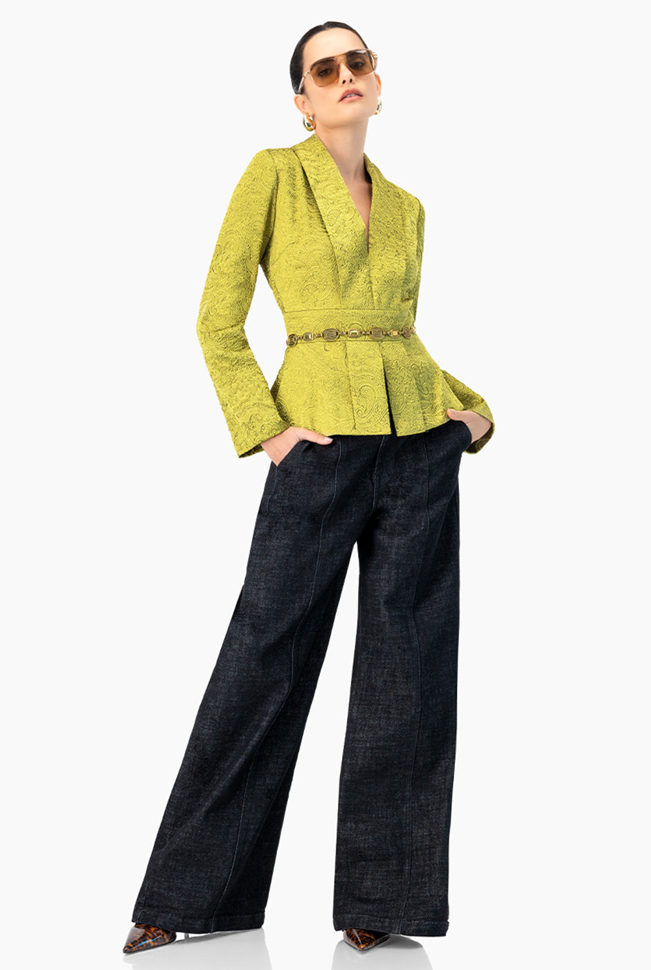 Saco verde sin solapa con escote en V y peplum
