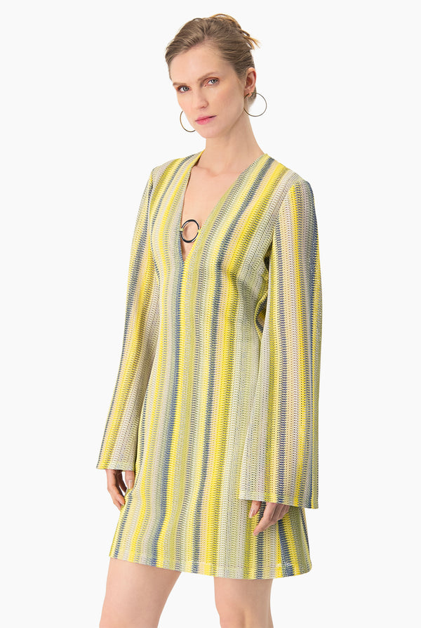 Vestido corto tejido y escote V