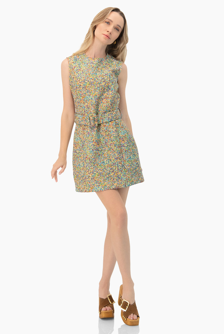 Vestido corto sin mangas multicolor con cinturón