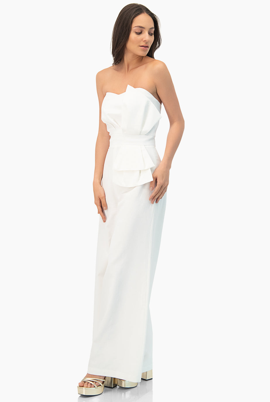 Jumpsuit strapless blanco de pierna ancha con olanes