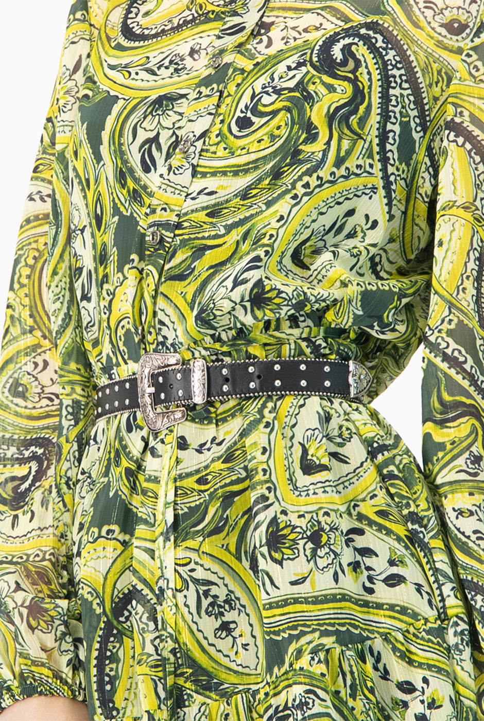 Vestido corto verde estampado con cinturón y mangas largas
