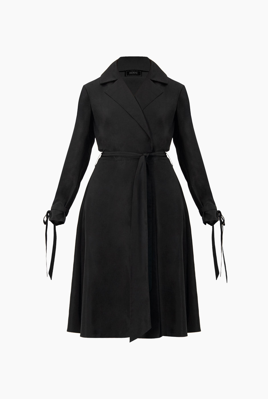 Vestido midi cruzado negro con mangas largas y cinturón