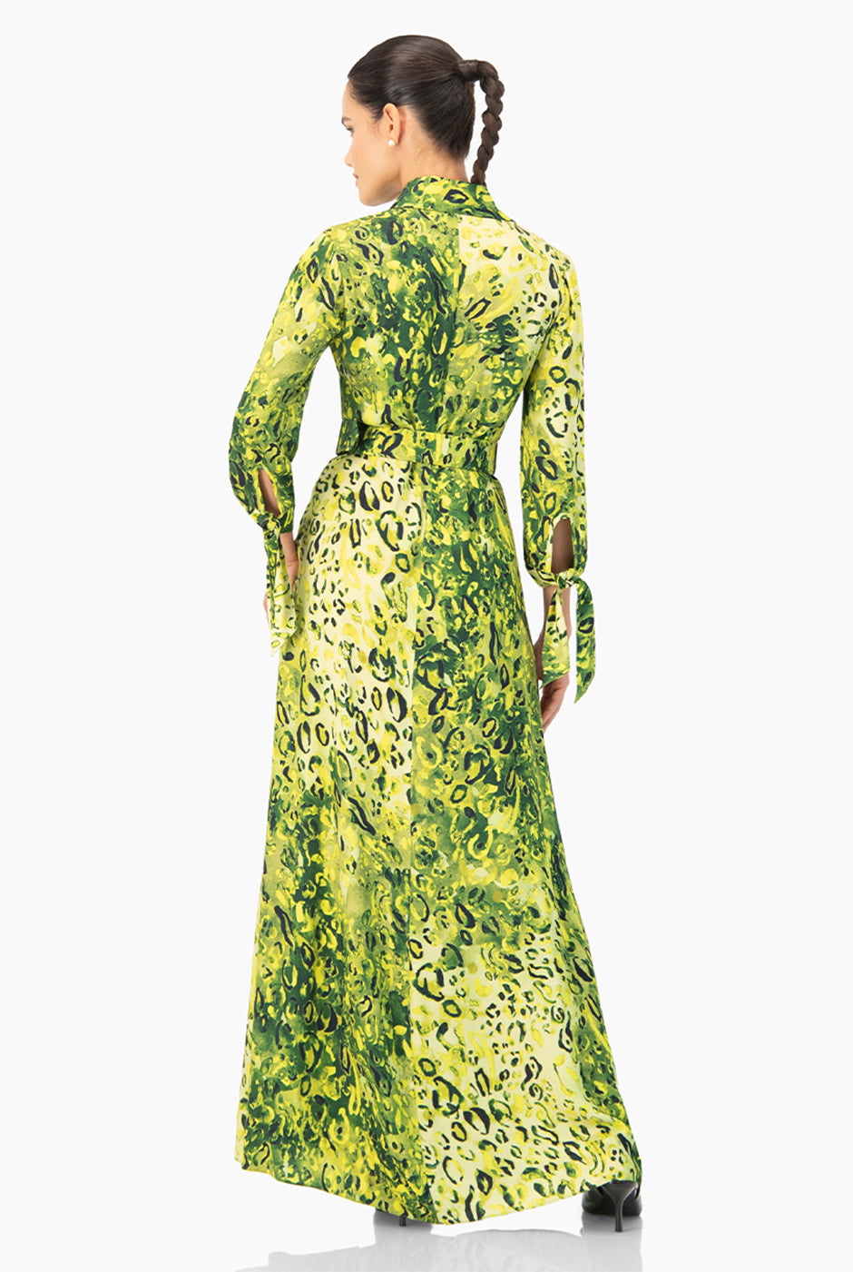 Maxi vestido camisero estampado verde con cinturon y lazos