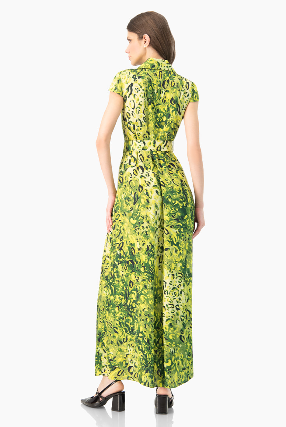 Maxi vestido verde estampado con cinturón y manga corta