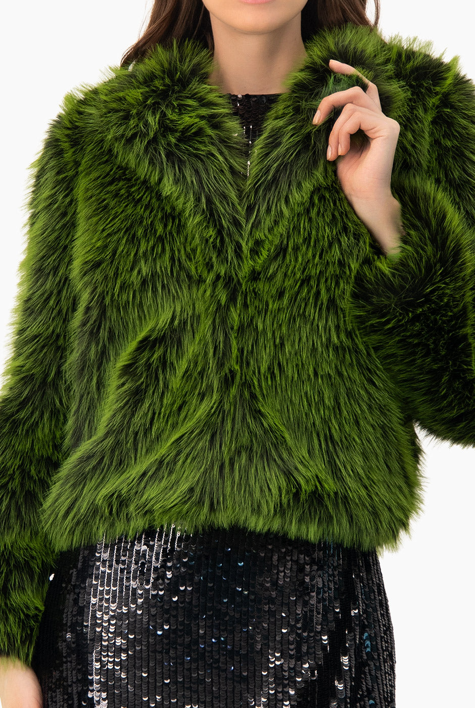 Abrigo corto de peluche verde oscuro con cuello alto