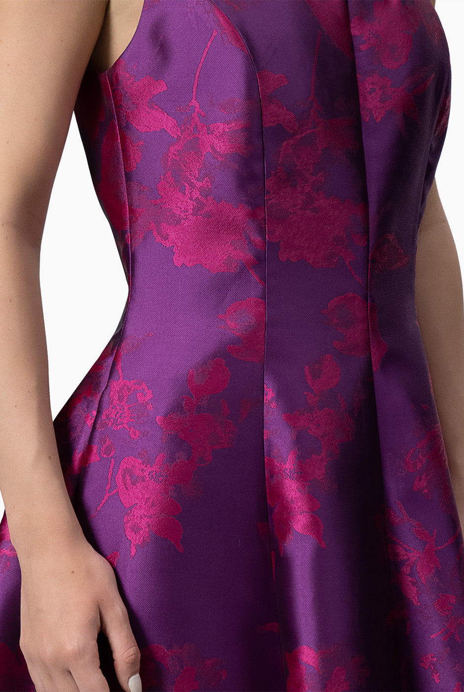 Vestido estampado floral línea A fucsia con tirantes y bolsillos