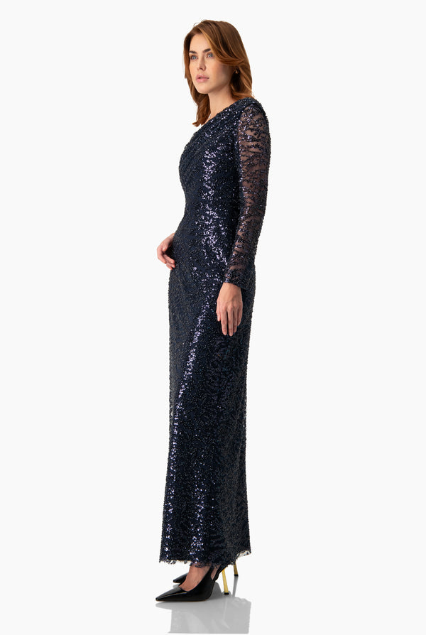 Vestido con abertura y una manga