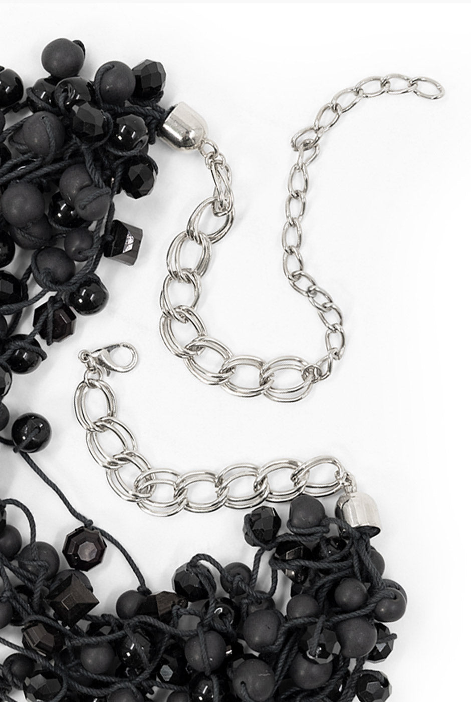 Collar Duo Black en capas con cuentas y cadena ajustable