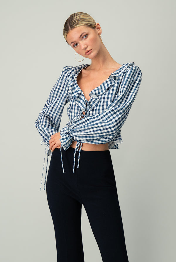 Blusa con corte peplum en cintura manga larga