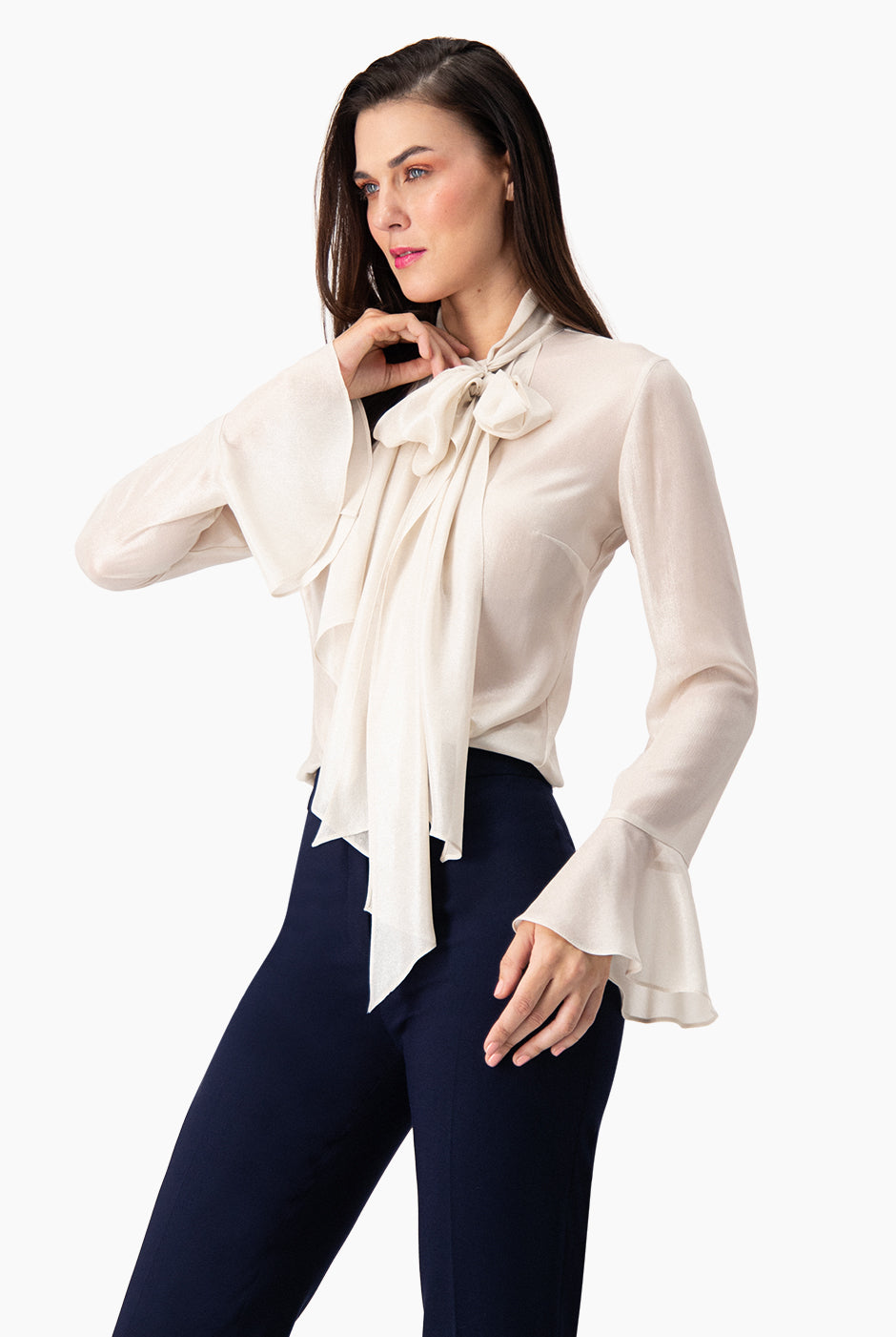Blusa de manga larga con cintas en cuello para amarre