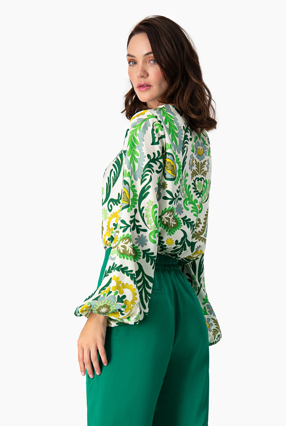 Blusa de manga larga amplia y escote en V