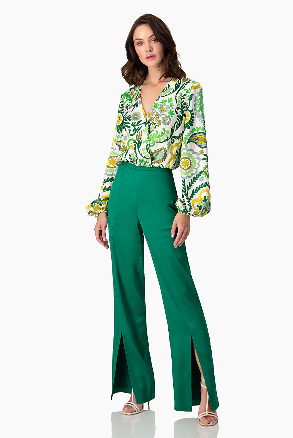 Blusa de manga larga amplia y escote en V