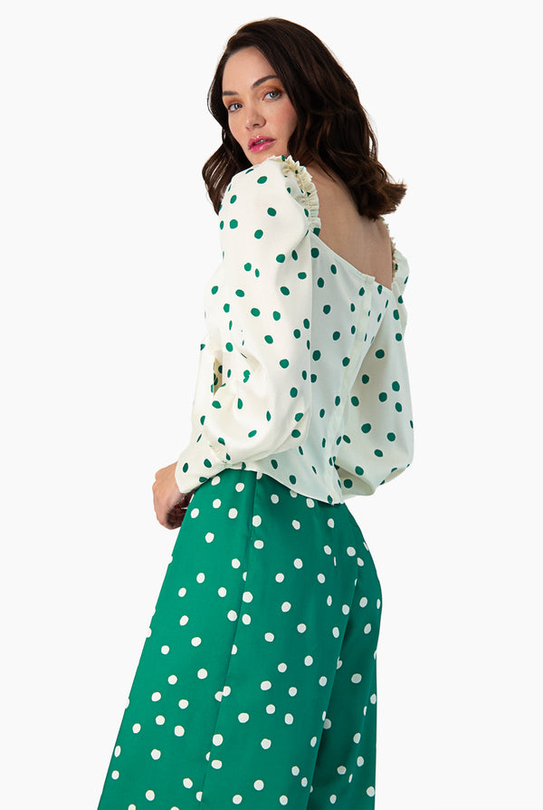 Blusa corta y amarre en pecho