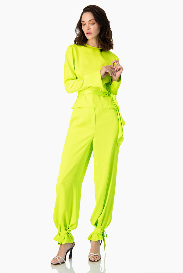 Blusa asimetrica de manga larga con cinta