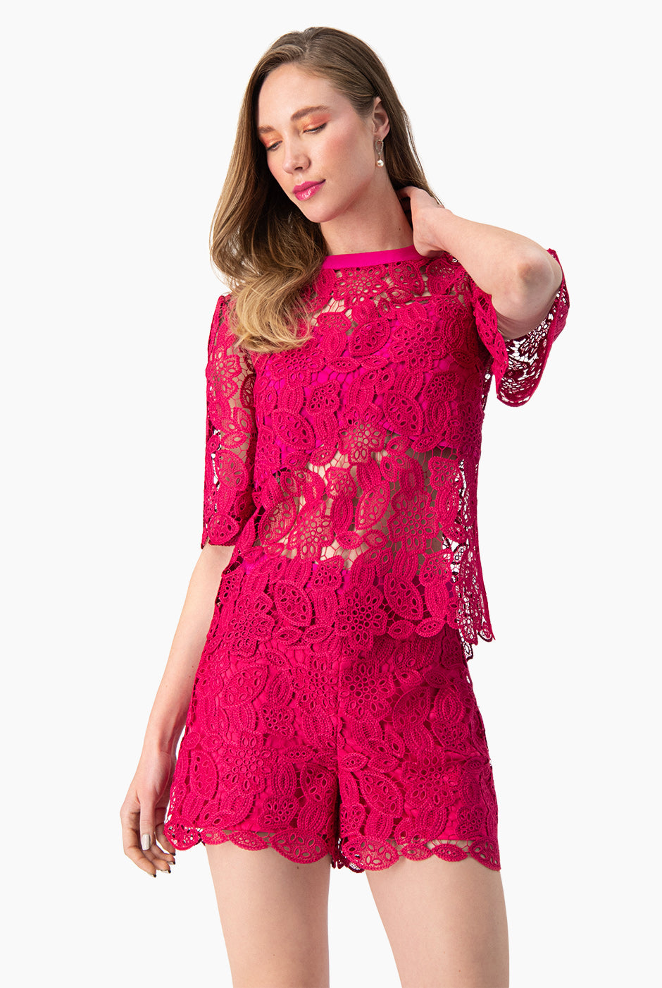 Blusa recta con transparencias y cuello redondo