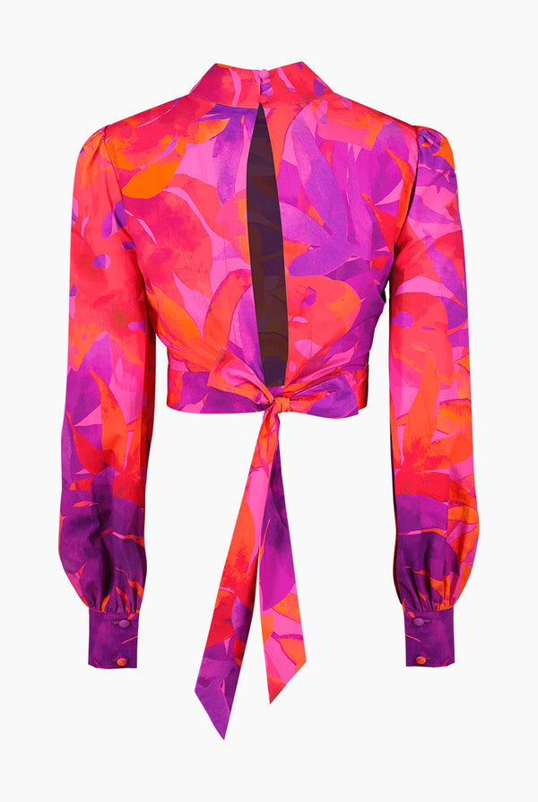 Blusa corta de manga larga con puños y cuello alto