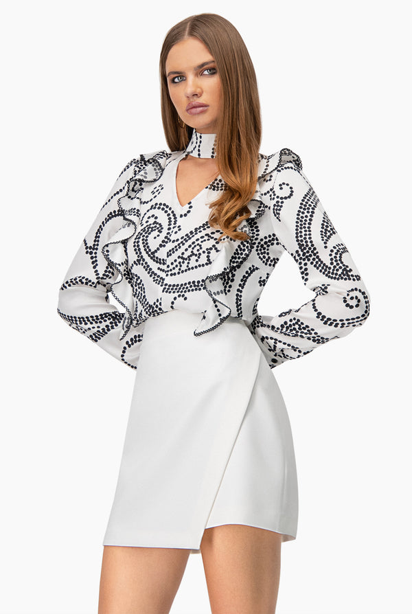 Blusa de manga larga con escarolas y escote en V