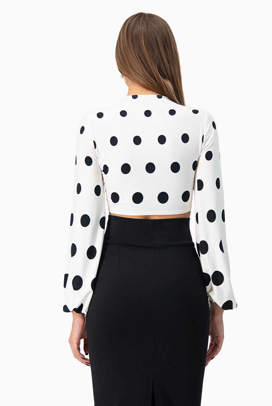 Blusa corta cruzada con estampado de lunares