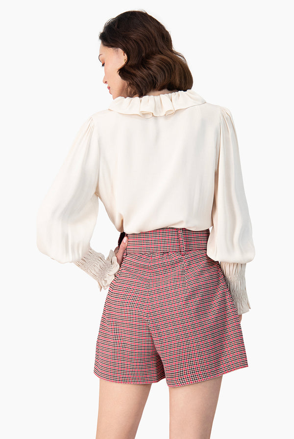 Blusa con escote en V y escarolas