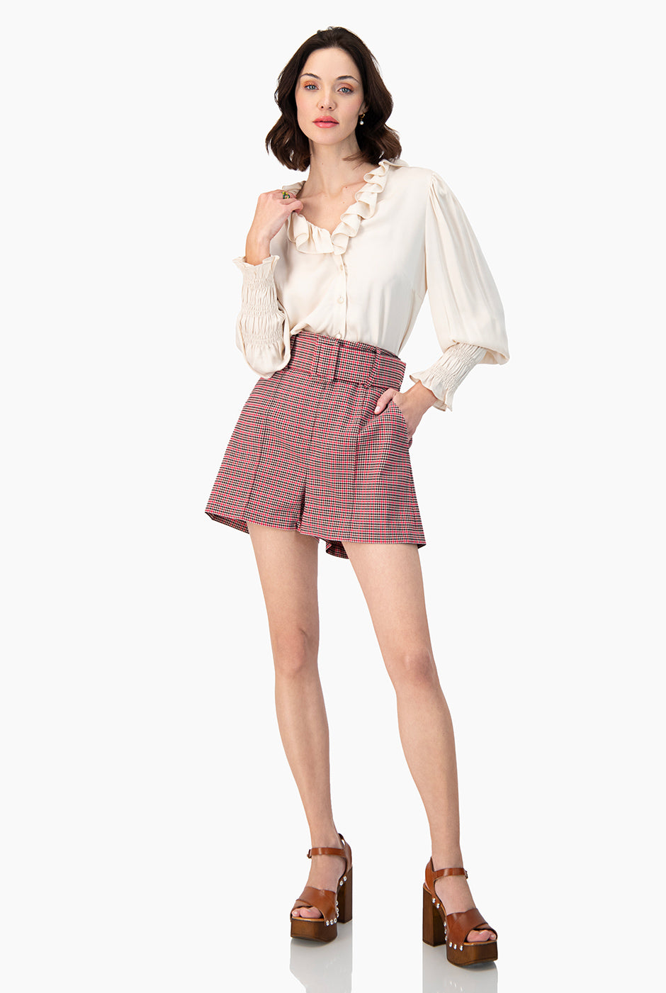 Blusa con escote en V y escarolas