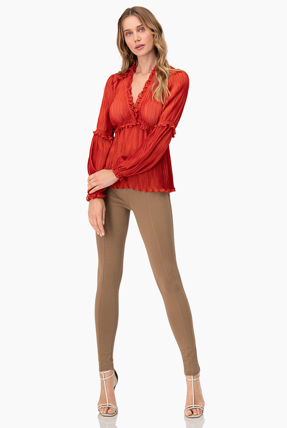 Blusa plisada de escote en V y manga larga