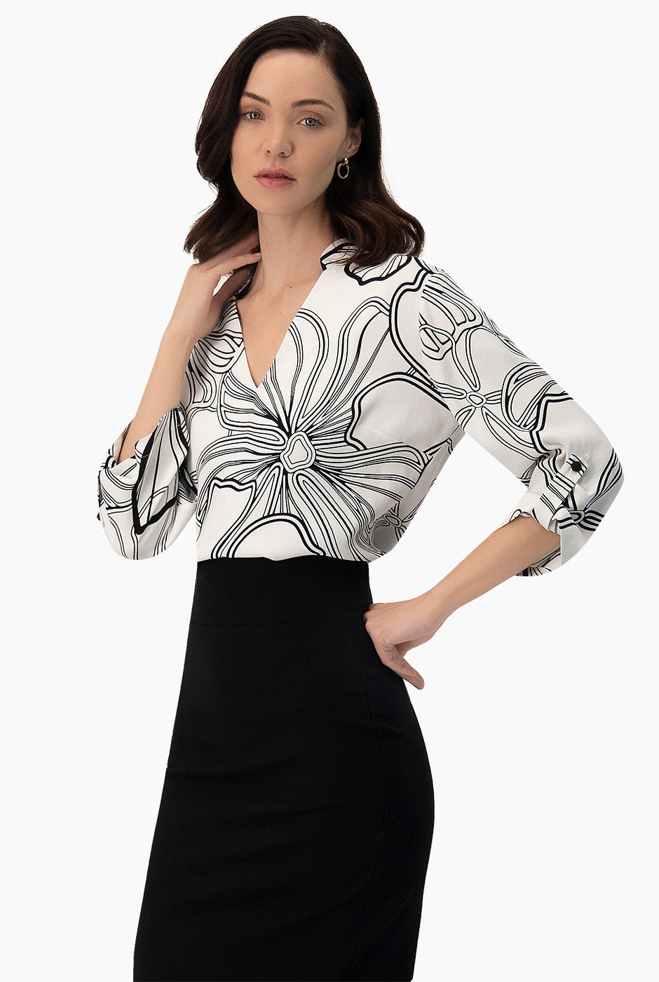 Blusa camisera blanca estampada de Ivonne con escote en V y elevadores en mangas